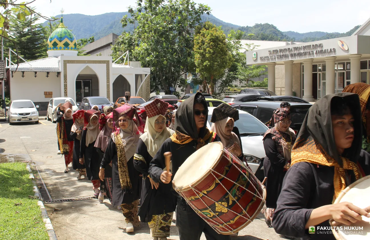 Foto 45 Tingkuluak Bundo Kanduang
