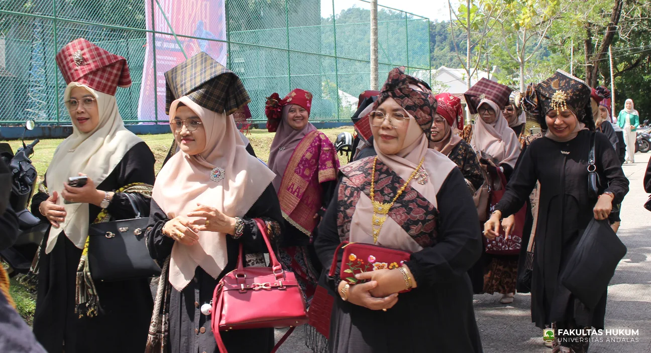 Foto 46 Tingkuluak Bundo Kanduang