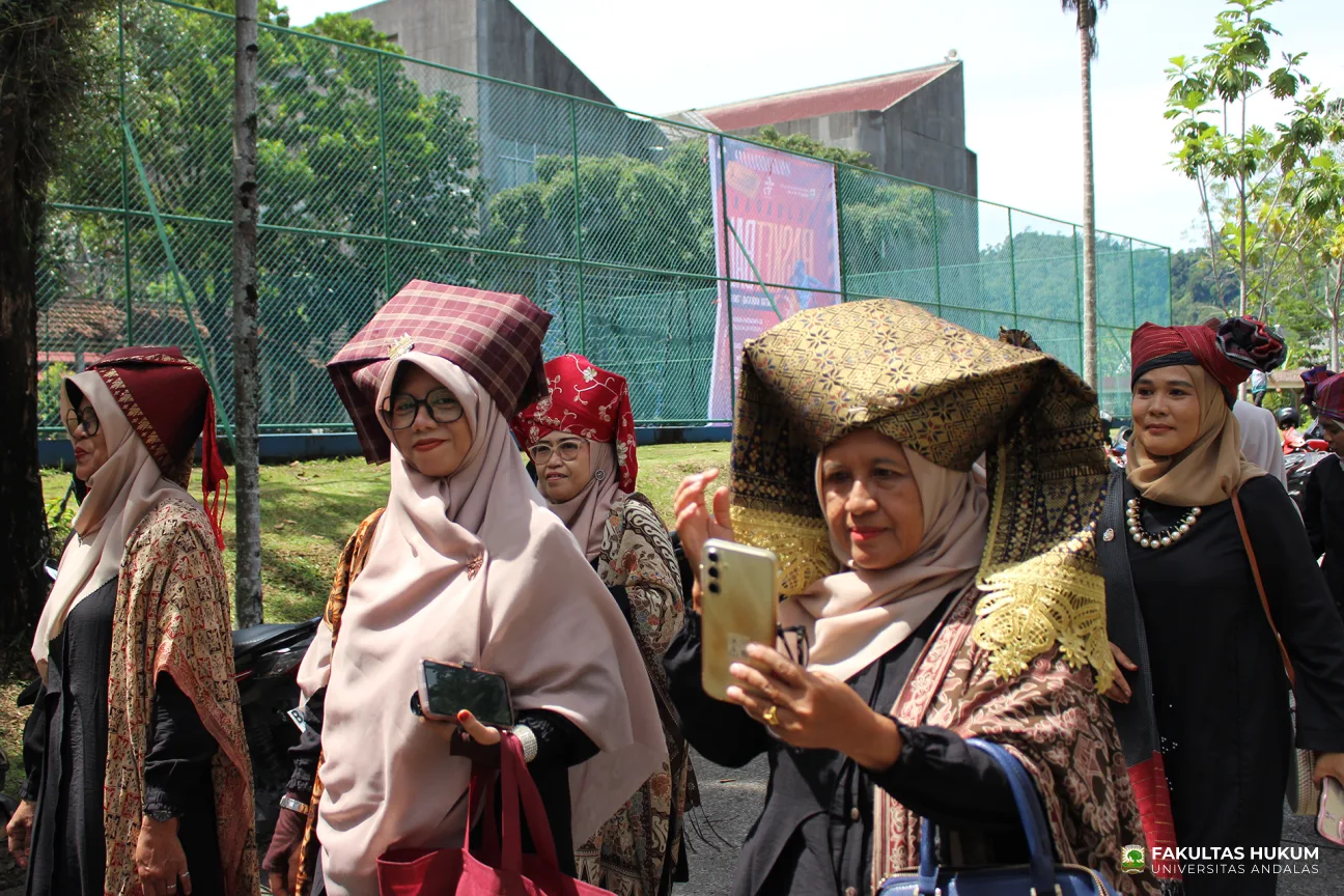Foto 47 Tingkuluak Bundo Kanduang