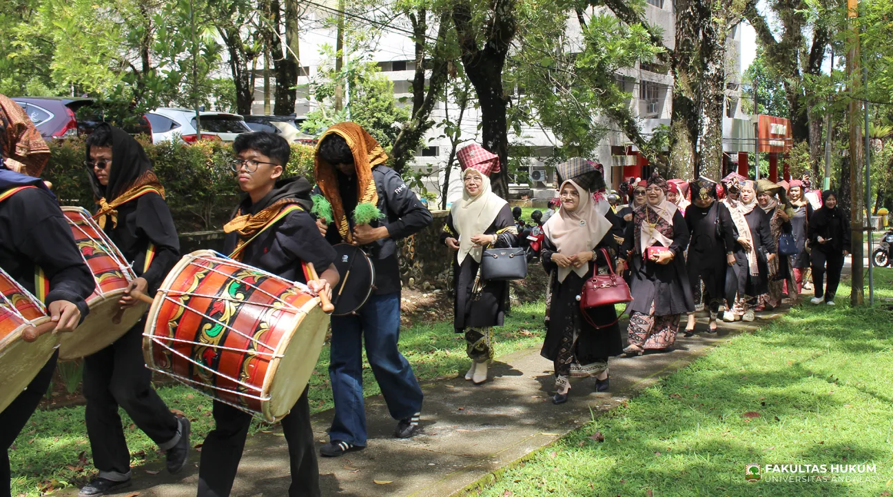 Foto 48 Tingkuluak Bundo Kanduang