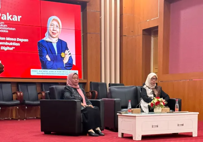 Prof. dr. efa laela fakhriah, s.h., m.h., guru besar fakultas hukum universitas padjadjaran, sebagai narasumber utama. kegiatan ini dipandu oleh dr. wetria fauzi, s.h., m.hum., manajer i sekaligus manajer pendidikan, riset dan pengabdian fakultas hukum universitas andalas.