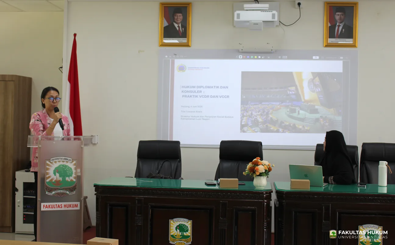 Foto 3 Praktisi Mengajar Hukum Diplomatik dan Konsuler