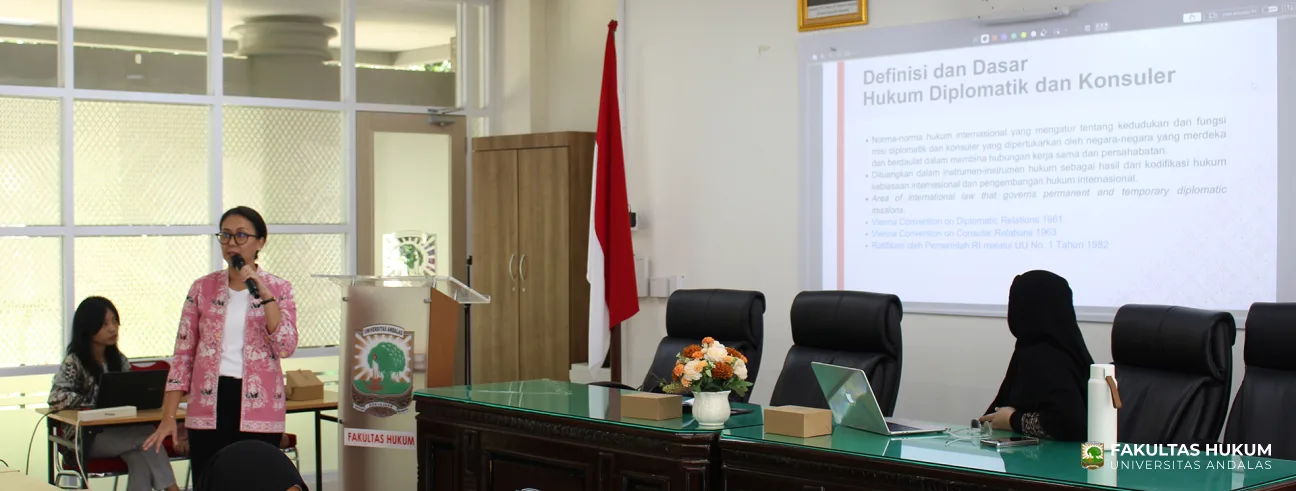 Foto 5 Praktisi Mengajar Hukum Diplomatik dan Konsuler