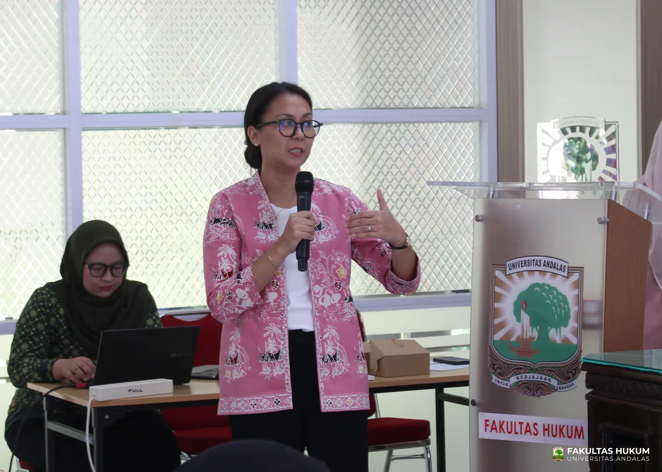 Foto 7 Praktisi Mengajar Hukum Diplomatik dan Konsuler