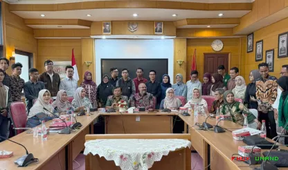 Foto 2 Menghadirkan narasumber terkemuka di bidang kajian...