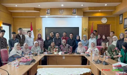 Foto 4 Menghadirkan narasumber terkemuka di bidang kajian...