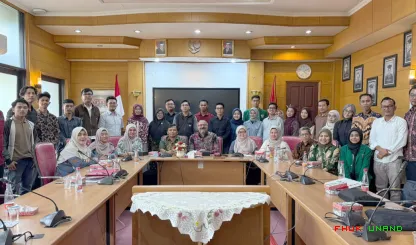 Foto 5 Menghadirkan narasumber terkemuka di bidang kajian...
