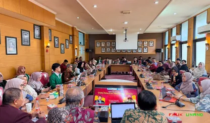 Foto 7 Menghadirkan narasumber terkemuka di bidang kajian...