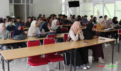Foto 1 Kuliah Umum Hukum Perlindungan Data.Ruang Seminar...
