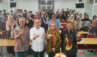 Foto 2 Narasumber 1. Prof. Dr. Abu Bakar Munir, LL.B, Ph.D...