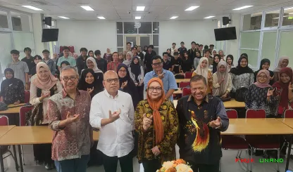 Foto 4 Narasumber 1. Prof. Dr. Abu Bakar Munir, LL.B, Ph.D...