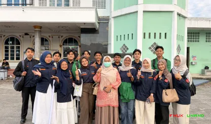 Foto 9 Kegiatan Pengabdian kepada Masyarakat bertajuk...