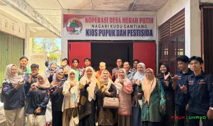 Foto 3 Kegiatan Pengabdian kepada Masyarakat bertajuk...