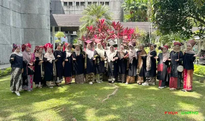 Foto 11 Dharma Wanita Fakultas Hukum Universitas Andalas...