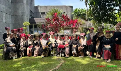 Foto 18 Dharma Wanita Fakultas Hukum Universitas Andalas...
