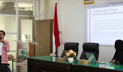Foto 5 Praktisi Mengajar pada mata kuliah Hukum Diplomatik...