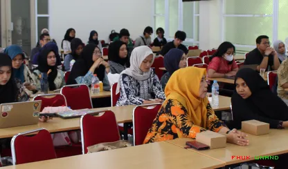 Foto 8 Praktisi Mengajar pada mata kuliah Hukum Diplomatik...
