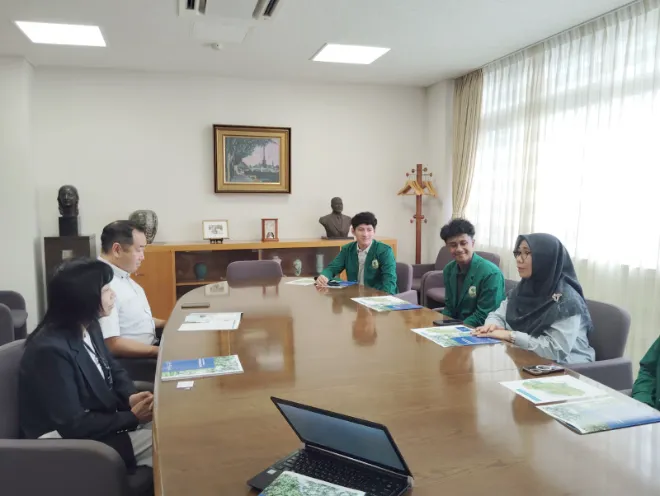 Gambar 1 wakil presiden chubu university memberikan sambutan kepada perwakilan fh unand.