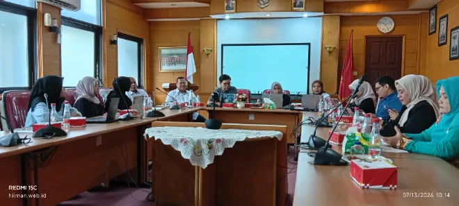 Foto 2 suasana rapat persiapan bakti mahasiswa baru program sarjana fakultas hukum universitas andalas tahun 2026.