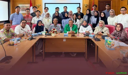Penyerahan Beasiswa Penulisan Skripsi Saldi Isra Award ke-5...