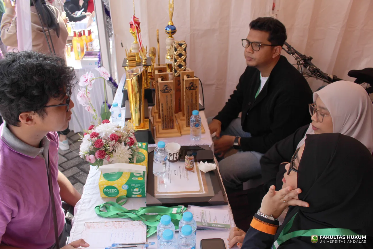 Foto 3 Stand Fakultas Hukum di CFD Pengabdian Masyarakat Universitas Andalas