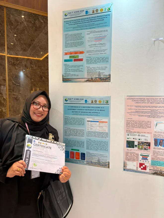 Poster penelitian yang dipajang di area main hall the 7th international conference on environmental engineering (icoee) 2026.
