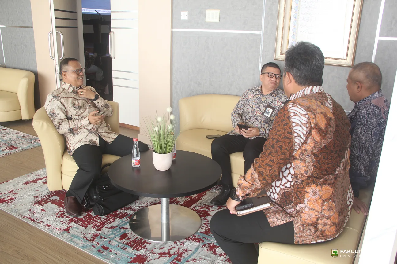 Foto 3 Sosialisasi Kebijakan Energi Nasional oleh DEN bersama PSHKE FH UNAND