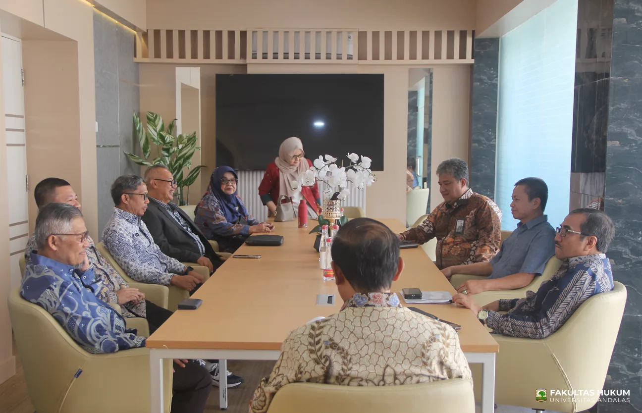Foto 5 Sosialisasi Kebijakan Energi Nasional oleh DEN bersama PSHKE FH UNAND