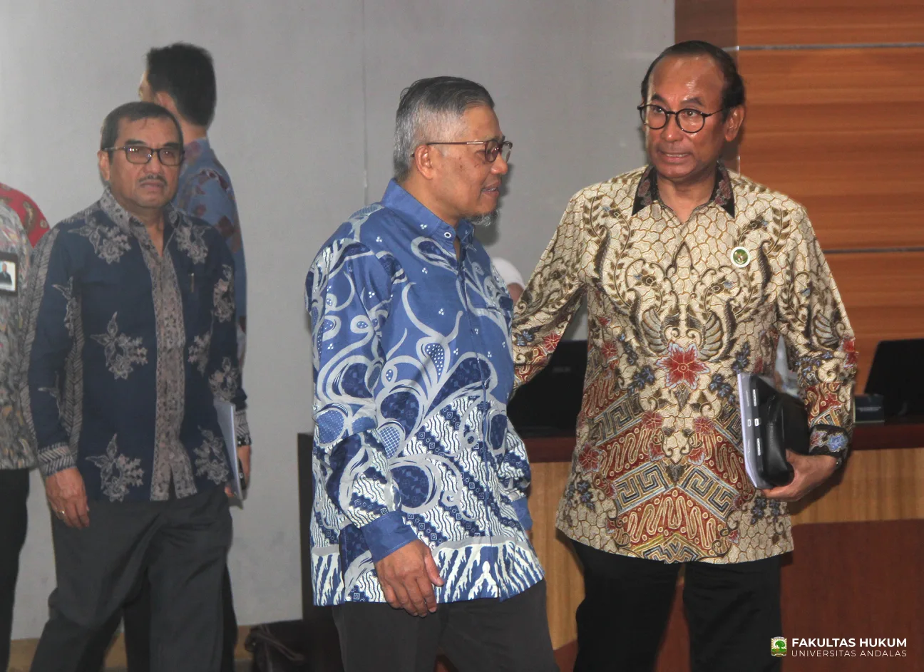 Foto 8 Sosialisasi Kebijakan Energi Nasional oleh DEN bersama PSHKE FH UNAND