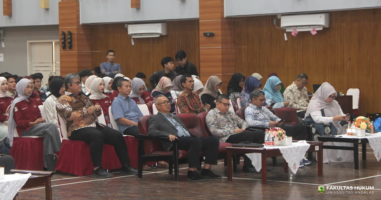 Foto 14 Sosialisasi Kebijakan Energi Nasional oleh DEN bersama PSHKE FH UNAND