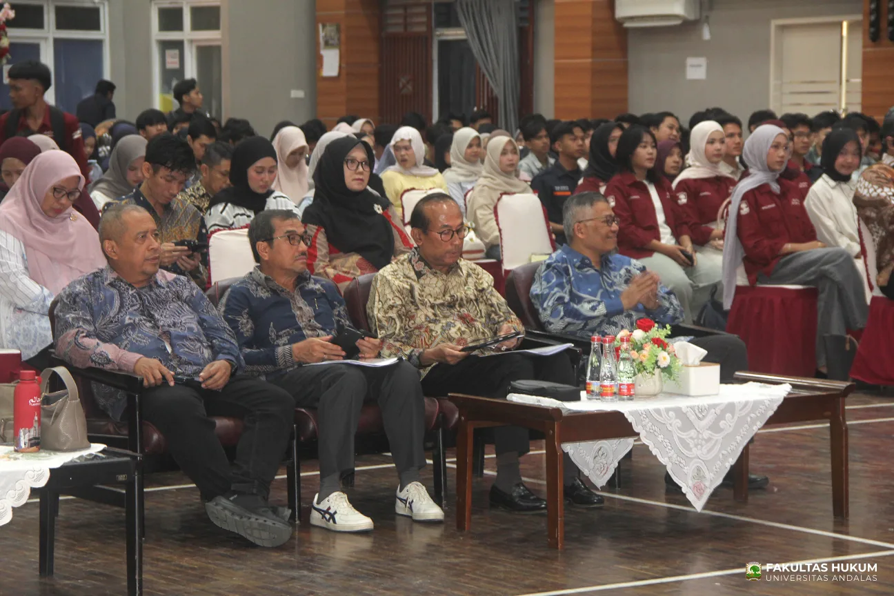 Foto 15 Sosialisasi Kebijakan Energi Nasional oleh DEN bersama PSHKE FH UNAND