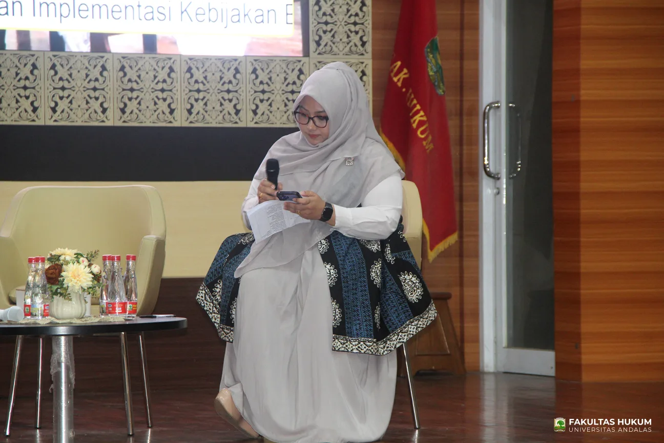 Foto 23 Sosialisasi Kebijakan Energi Nasional oleh DEN bersama PSHKE FH UNAND