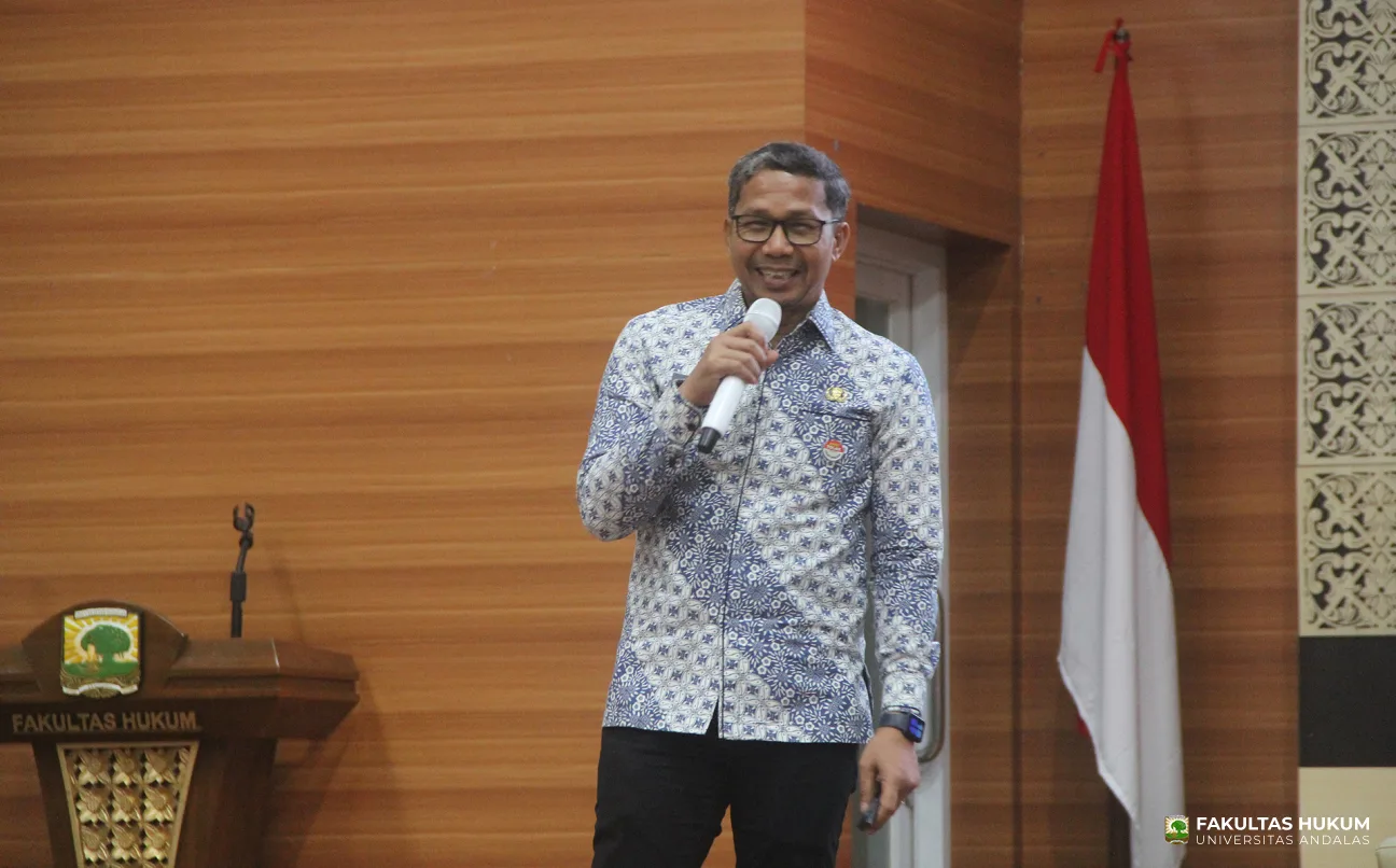 Foto 27 Sosialisasi Kebijakan Energi Nasional oleh DEN bersama PSHKE FH UNAND