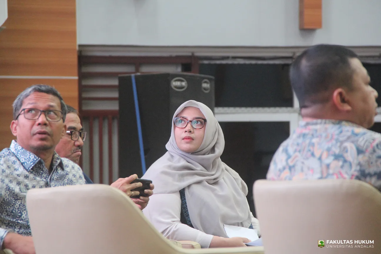 Foto 29 Sosialisasi Kebijakan Energi Nasional oleh DEN bersama PSHKE FH UNAND