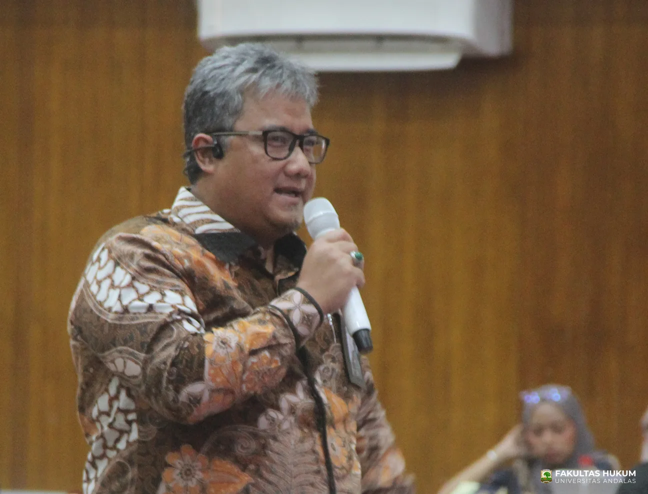 Foto 34 Sosialisasi Kebijakan Energi Nasional oleh DEN bersama PSHKE FH UNAND