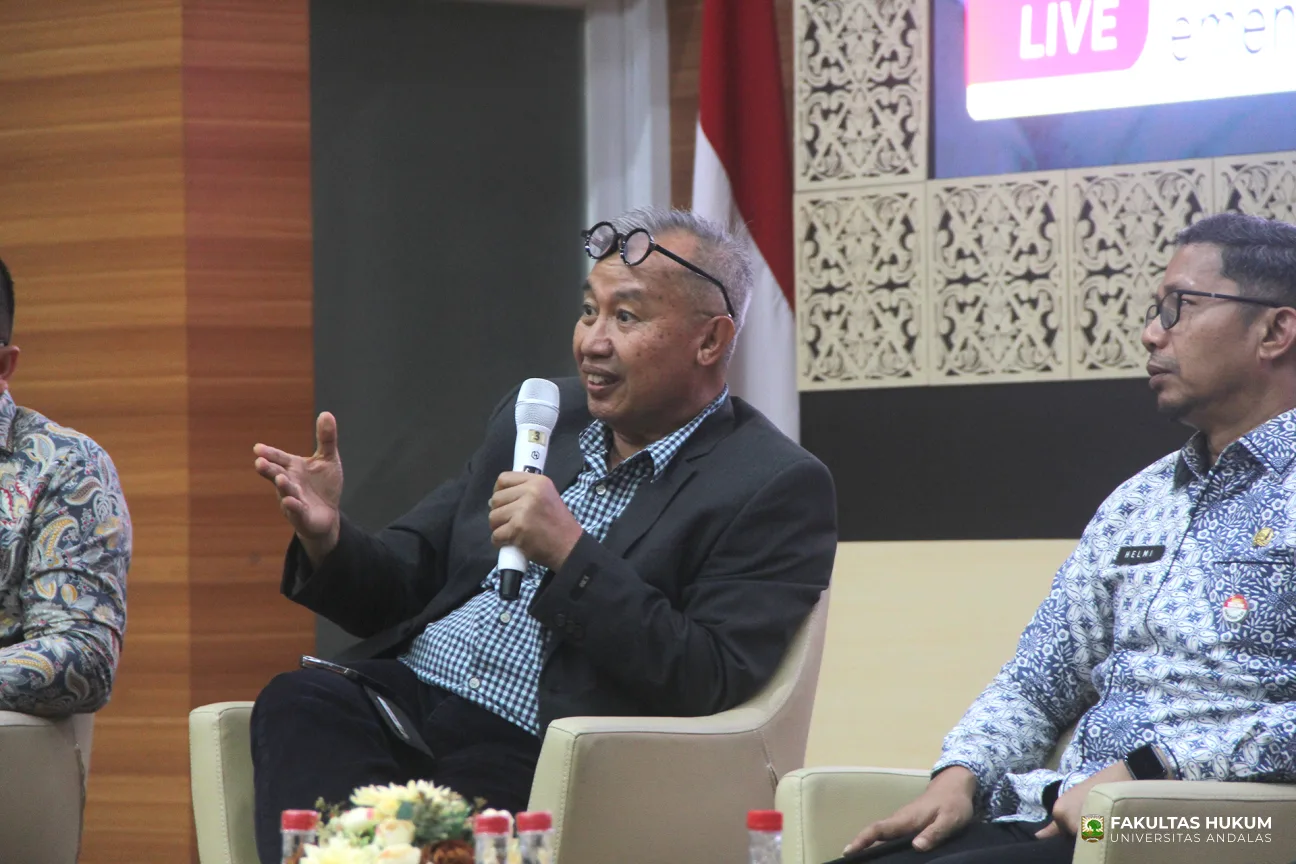 Foto 35 Sosialisasi Kebijakan Energi Nasional oleh DEN bersama PSHKE FH UNAND
