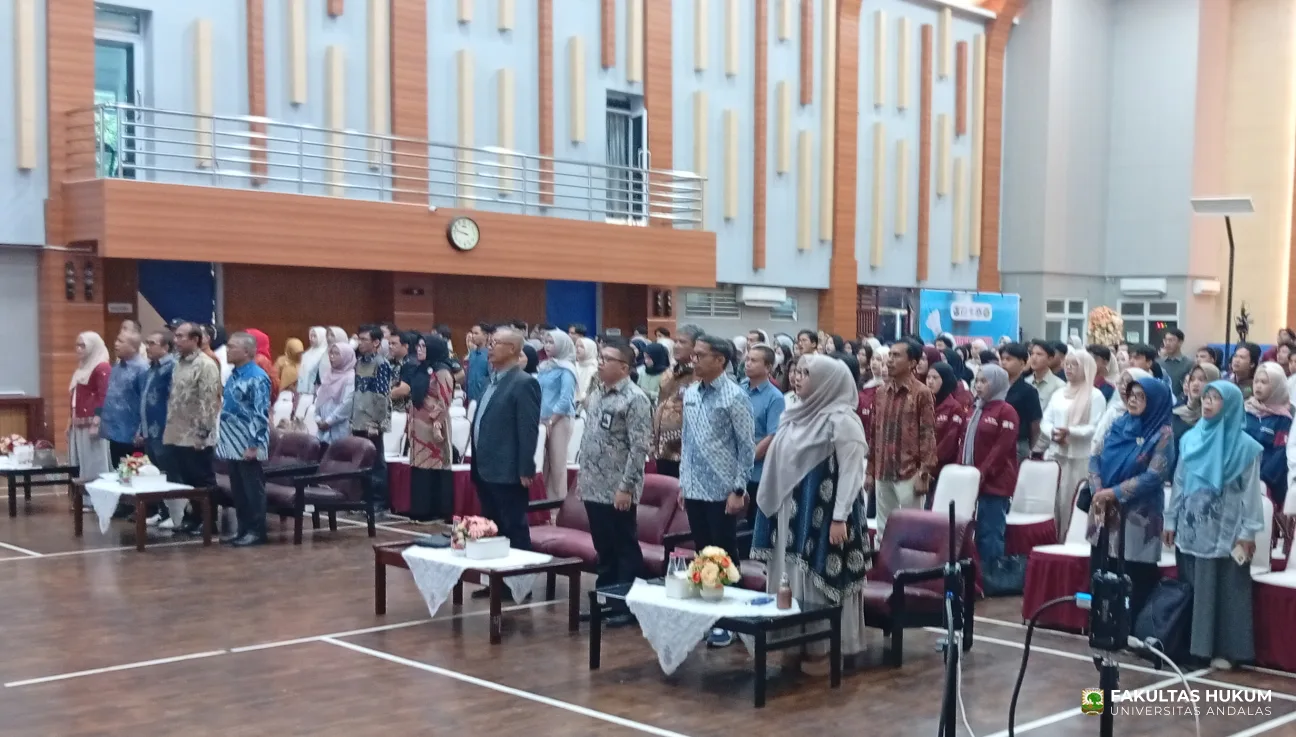 Foto 3 Menyanyikan Lagu Indonesia Raya