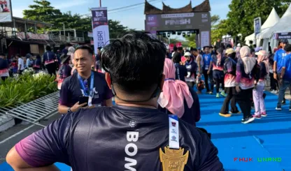 Foto 10 Kedua tenaga kependidikan FH Unand tersebut adalah...