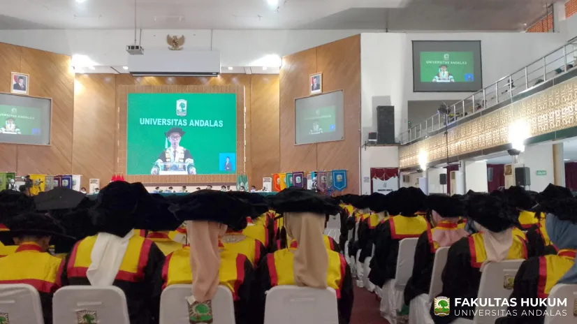 FH UNAND Wisuda 199 Lulusan, Rektor Tekankan Ilmu, Integritas, dan Tanggung Jawab Alumni
