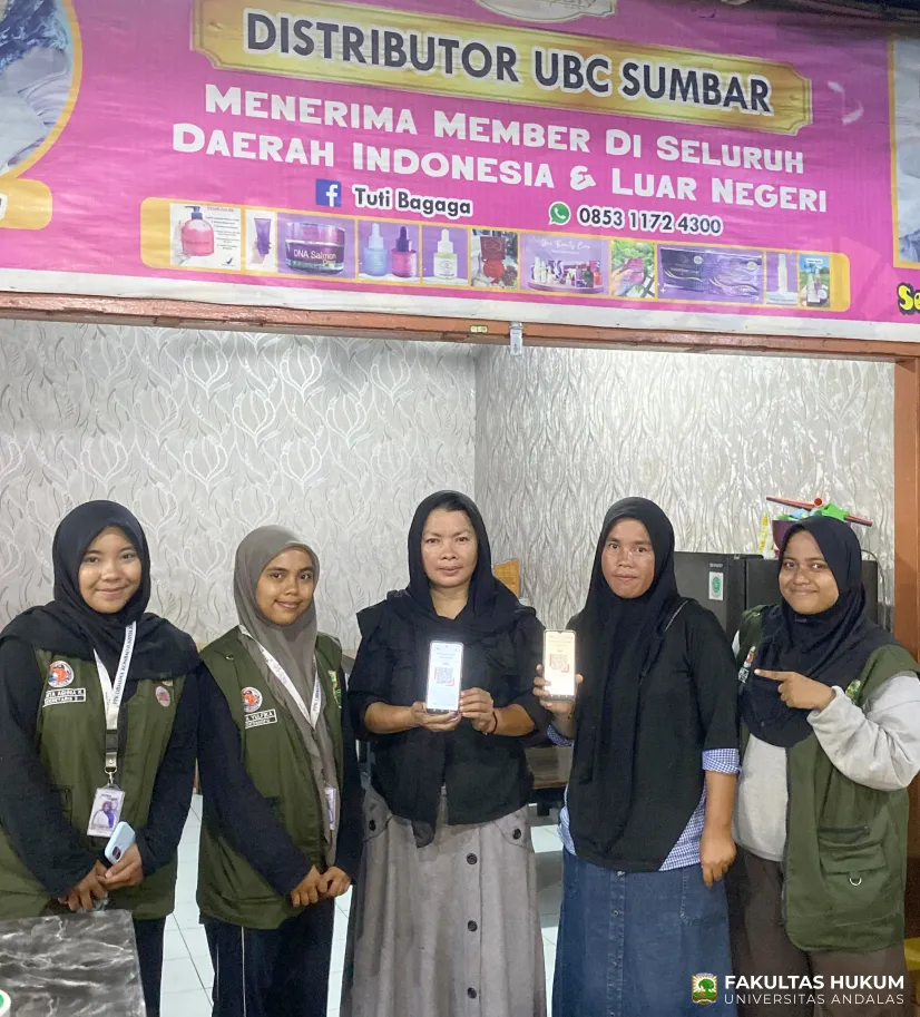 Perluas Jangkauan Pasar Digital, Kombad Justitia FH Unand Bantu Pelaku Usaha Ketaping Beralih ke Pembayaran QRIS