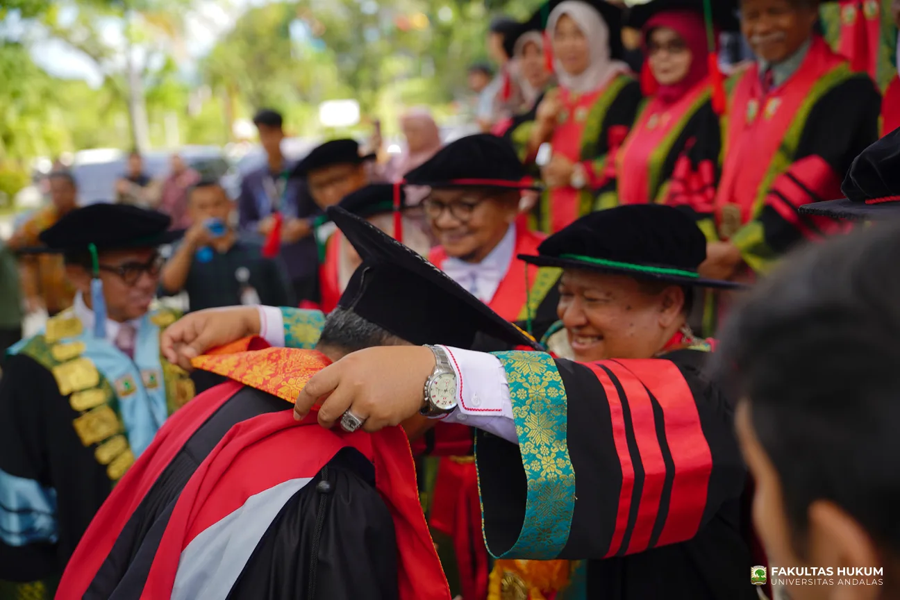 Foto 3 Orasi Ilmiah dan Sidang Terbuka Dies Natalis ke-75 FH UNAND