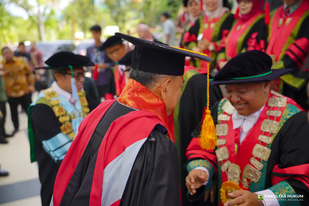 Foto 4 Orasi Ilmiah dan Sidang Terbuka Dies Natalis ke-75 FH UNAND