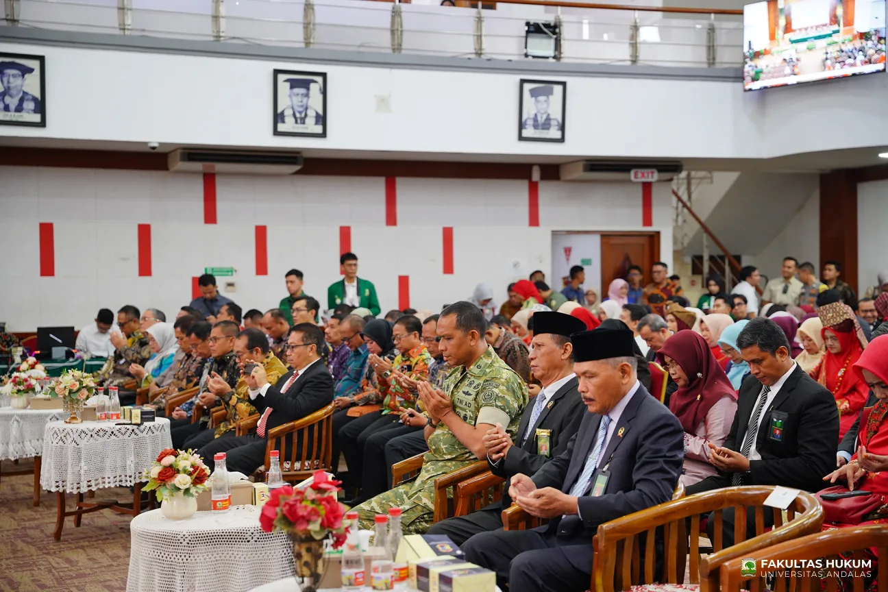 Foto 17 Orasi Ilmiah dan Sidang Terbuka Dies Natalis ke-75 FH UNAND