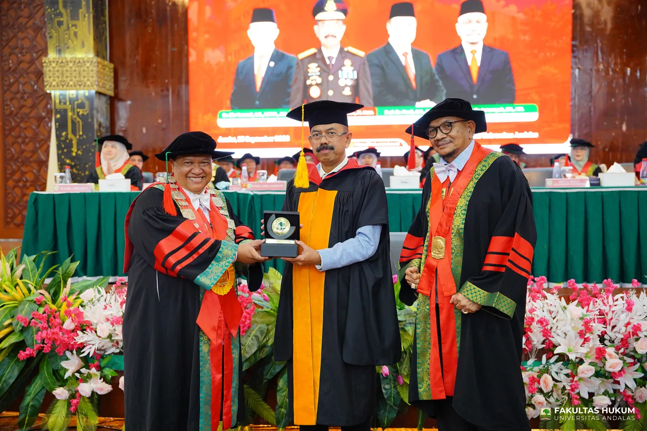 Foto 28 Orasi Ilmiah dan Sidang Terbuka Dies Natalis ke-75 FH UNAND