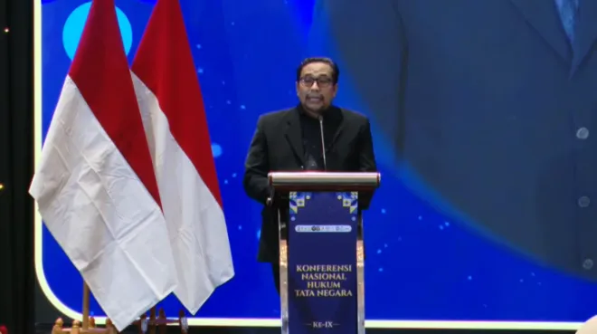 Dr. charles simabura, sh., mh. direktur pusat studi konstitusi (pusako) fhua.