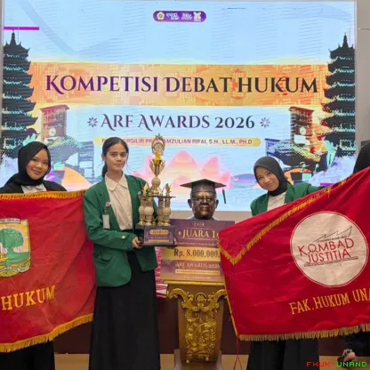 Delegasi Kombad Justitia meraih Juara I Kompetisi Debat...