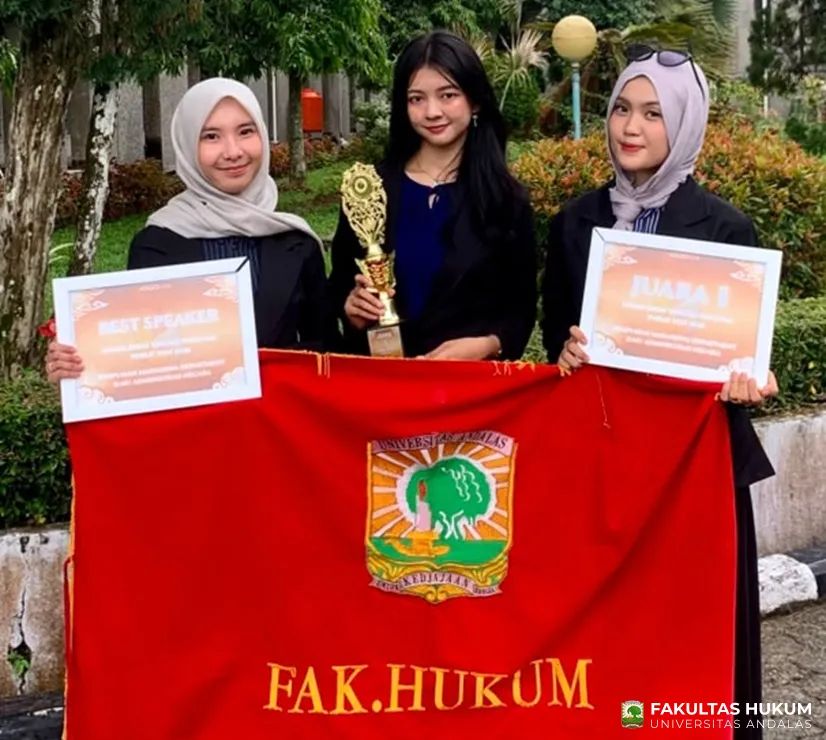 Tiga mahasiswa Fakultas Hukum Universitas Andalas meraih Juara I dan Best Speaker dalam Lomba Debat Public Fest 2026 tingkat nasional yang diselenggarakan HMD Ilmu Administrasi Negara FIS Universitas Negeri Padang.